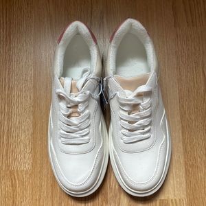 Brand new Universal Thread neutral sneakers.
